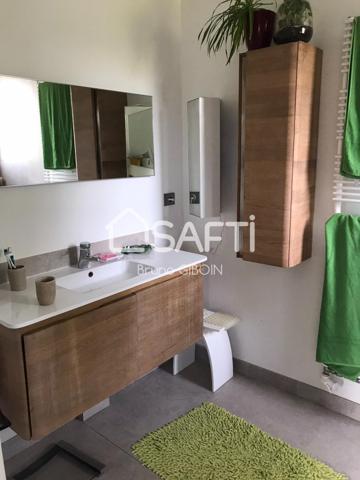 Maison de ville en hyper centre, 8 pièces, 5 chambres, garage et jardin.