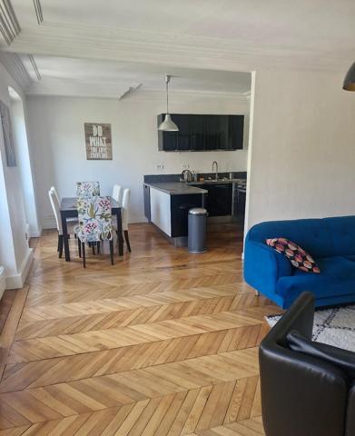 Paris 11e 4 pièces de 79 m² avec 2 chambres à 2 800 €