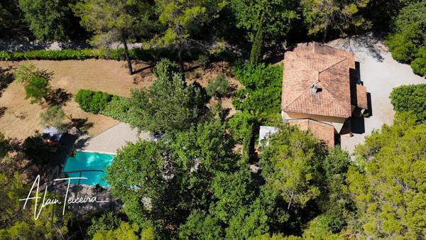 Véritable Bastide avec grand studio