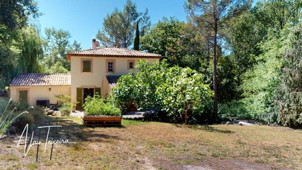 Véritable Bastide avec grand studio