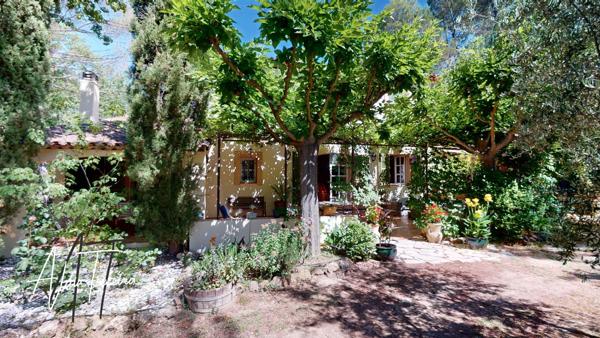 Véritable Bastide avec grand studio
