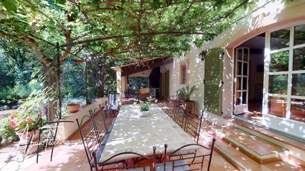 Véritable Bastide avec grand studio