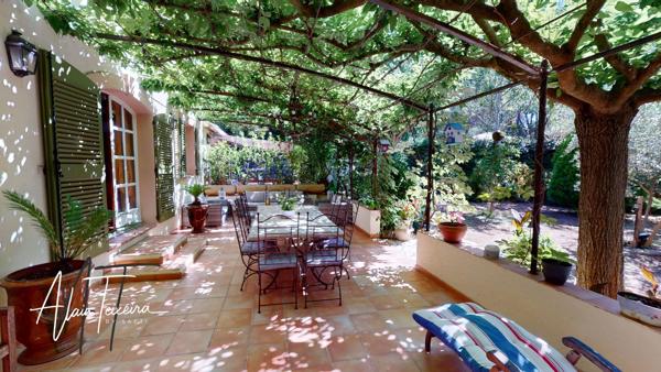Véritable Bastide avec grand studio