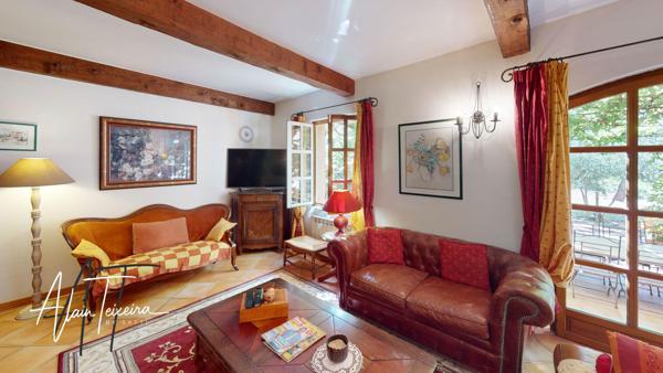 Véritable Bastide avec grand studio