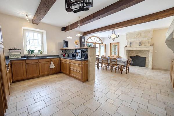 Maison de charme fin XVIII?  296 m²  Parc de 1,5 ha  Piscine  Dépendances