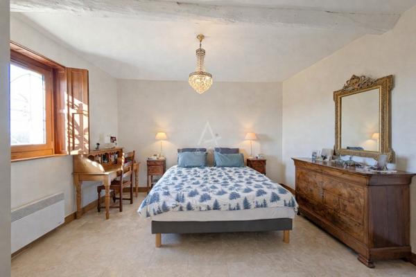 Maison de charme fin XVIII?  296 m²  Parc de 1,5 ha  Piscine  Dépendances