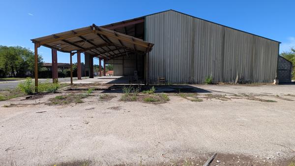 Site d'activité 12 500 m² – Hangar 1 170 m² – Accés A10 et RN 10. Reignac (33860)