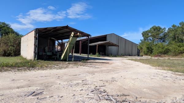 Site d'activité 12 500 m² – Hangar 1 170 m² – Accés A10 et RN 10. Reignac (33860)