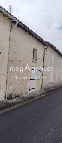 Maison à CHATEAUBERNARD, 16100 - 3 pièces 80m²