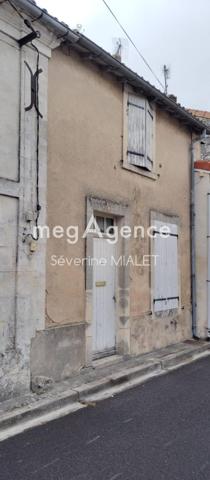 Maison à CHATEAUBERNARD, 16100 - 3 pièces 80m²