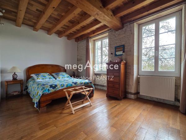 Maison à LOIRE-SUR-NIE, 17470 - 7 pièces 371m²
