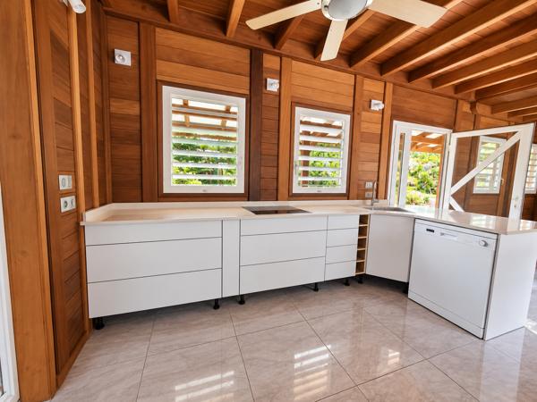 À vendre – Maison T5 avec piscine et accès plage – Goyave (secteur Sarcelle)