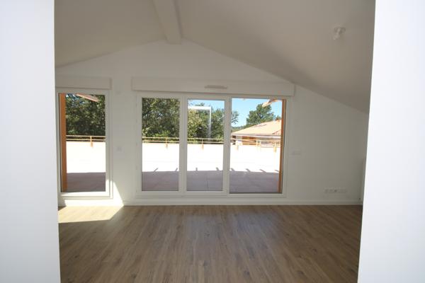 DRAGUIGNAN Appartement T3 avec grande terrasse - Dernier étage - Parking
