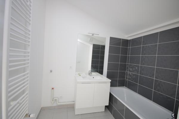 DRAGUIGNAN Appartement T3 avec grande terrasse - Dernier étage - Parking