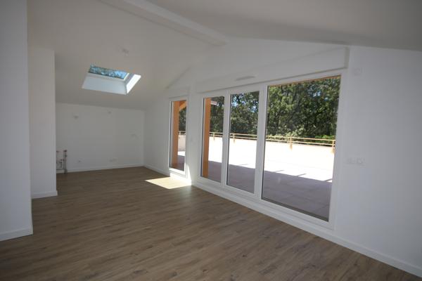 DRAGUIGNAN Appartement T3 avec grande terrasse - Dernier étage - Parking
