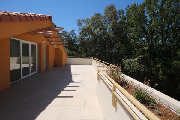 DRAGUIGNAN Appartement T3 avec grande terrasse - Dernier étage - Parking