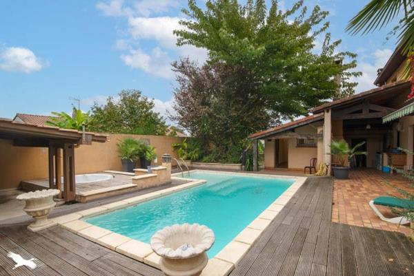 Maison à vendre |  Castelginest |  9 pièces | 262 m²