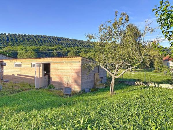 Villa de plain-pied rénovée avec vue imprenable, cadre paisible et parc arboré