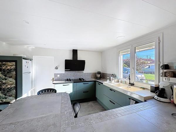 Villa de plain-pied rénovée avec vue imprenable, cadre paisible et parc arboré