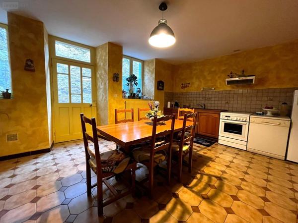 Maison de ville à vendre à Langres en Haute-Marne (52200), ref : SGML116187