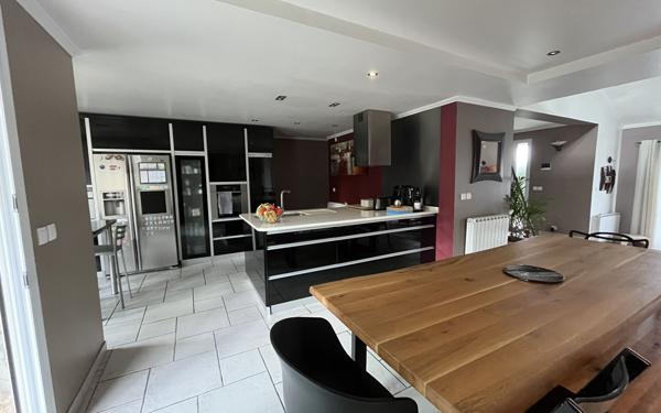 Maison à vendre    5 pièces • 184,71 m2 Neuilly-Plaisance