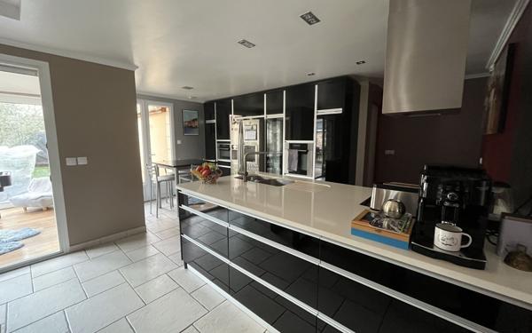 Maison à vendre    5 pièces • 184,71 m2 Neuilly-Plaisance