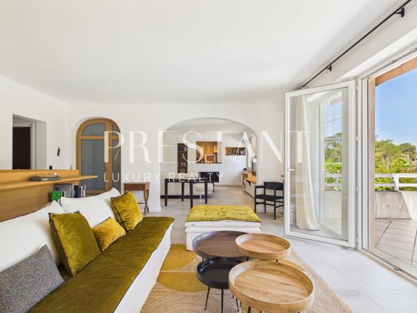 Exclusivité – Chiberta, vaste maison rénovée sur un grand terrain arboré et paysager avec piscine, ANGLET