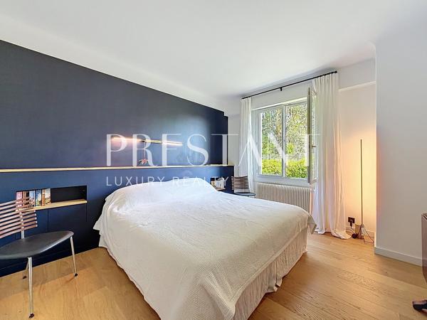 Exclusivité – Chiberta, vaste maison rénovée sur un grand terrain arboré et paysager avec piscine, ANGLET