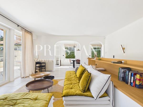 Exclusivité – Chiberta, vaste maison rénovée sur un grand terrain arboré et paysager avec piscine, ANGLET