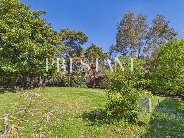 Exclusivité – Chiberta, vaste maison rénovée sur un grand terrain arboré et paysager avec piscine, ANGLET