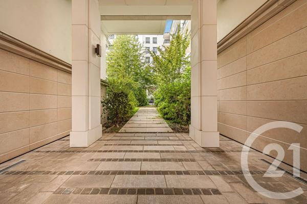 Appartement F3 à vendre  3 pièces - 64,75 m 2   SURESNES  - 92