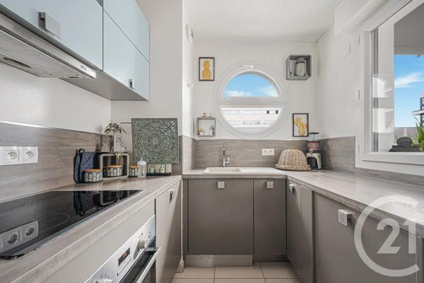 Appartement F3 à vendre  3 pièces - 64,75 m 2   SURESNES  - 92