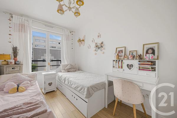 Appartement F3 à vendre  3 pièces - 64,75 m 2   SURESNES  - 92