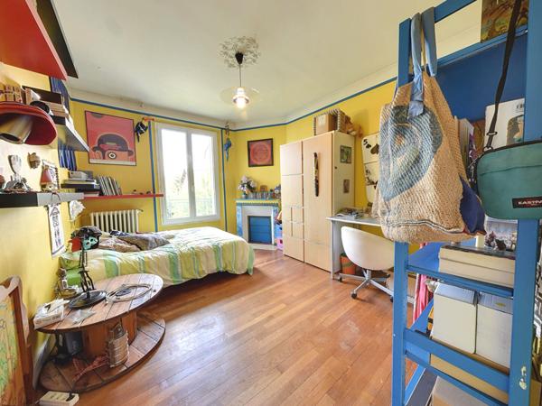 BRY-SUR-MARNE QUARTIER CARNOT BELLE MAISON MEULIÈRE EN PARFAIT ÉTAT
