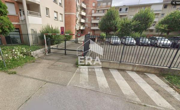 Place de parking sécurisée en sous-sol : Guyancourt  (Villaroy )