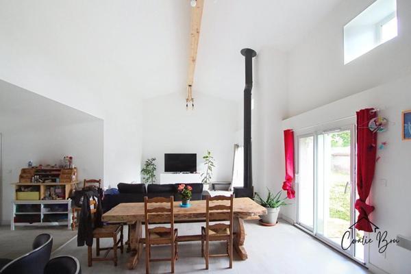 Maison 3 chambres sur beaux terrain clos.