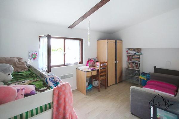 Maison 3 chambres sur beaux terrain clos.