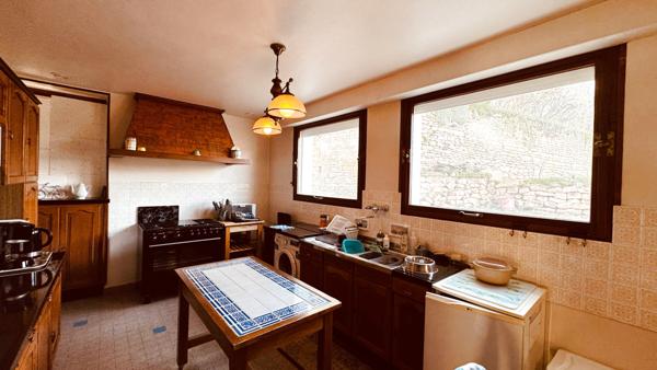 Asquins (89450) Maison de campagne situé à ASQUINS spacieuse au prix de 208 650 €.