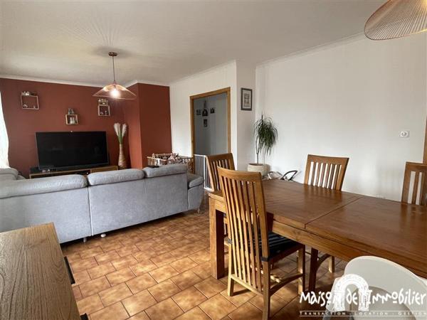 Vente Pavillon de plain-pied - 5 pièces - 99m² - Jardin, garage et piscine - CHATEAUBERNARD