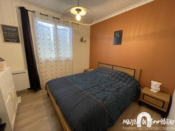 Vente Pavillon de plain-pied - 5 pièces - 99m² - Jardin, garage et piscine - CHATEAUBERNARD