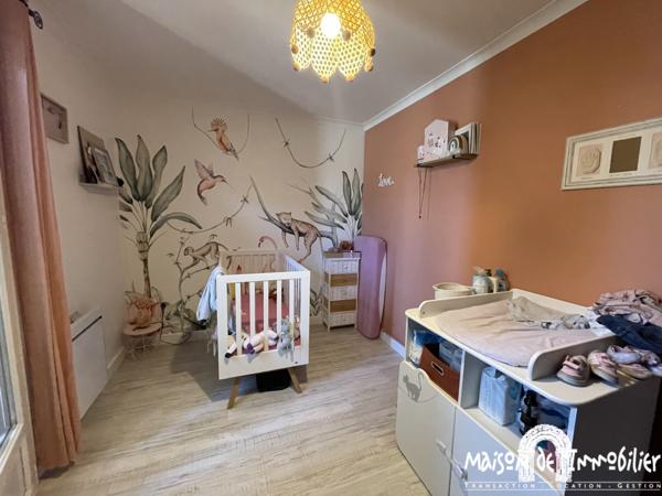 Vente Pavillon de plain-pied - 5 pièces - 99m² - Jardin, garage et piscine - CHATEAUBERNARD