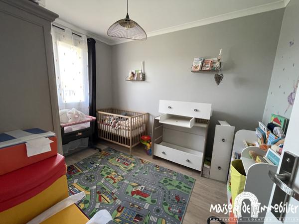 Vente Pavillon de plain-pied - 5 pièces - 99m² - Jardin, garage et piscine - CHATEAUBERNARD