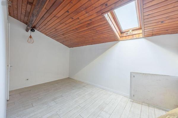 Appartement à rénover à vendre à Bordeaux en Gironde (33000), ref : 022/1222 Saint Bruno Appartement à rénover à vendre à Bordeaux en Gironde (33000), ref : 022/1222 Saint Bruno Appartement à rénover à vendre à Bordeaux en Gironde (33000), ref : 022/1222 Saint Bruno