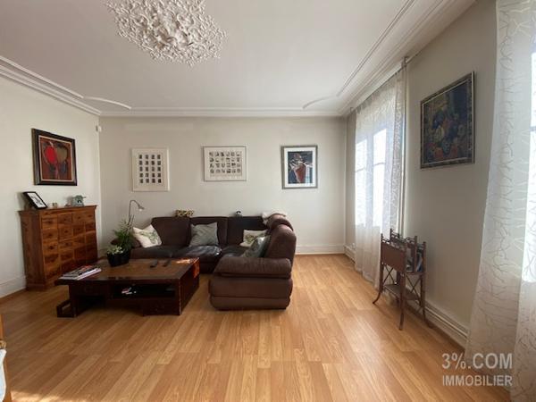 3%COM Magnifique maison de maître au centre de Hochfelden Hochfelden (67270)