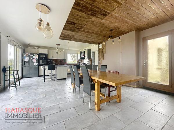 Maison familiale de 8 pièces à vendre à Landivisiau, proche commodités , Landivisiau