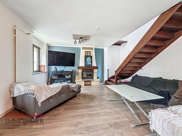 Maison familiale de 8 pièces à vendre à Landivisiau, proche commodités , Landivisiau