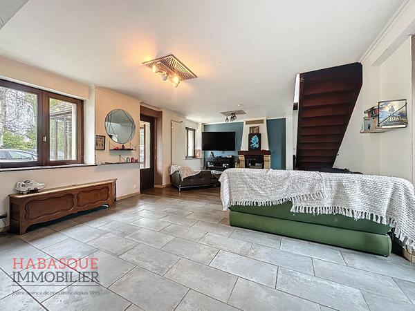 Maison familiale de 8 pièces à vendre à Landivisiau, proche commodités , Landivisiau