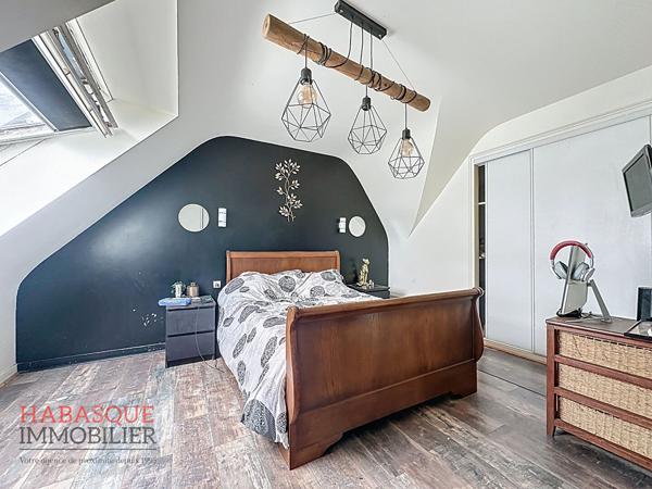 Maison familiale de 8 pièces à vendre à Landivisiau, proche commodités , Landivisiau