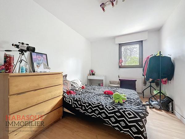 Maison familiale de 8 pièces à vendre à Landivisiau, proche commodités , Landivisiau