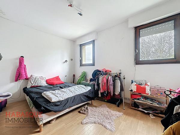 Maison familiale de 8 pièces à vendre à Landivisiau, proche commodités , Landivisiau